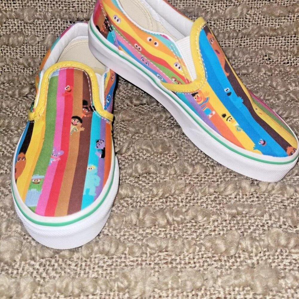 Kids Sesame Street x Classic Slip-on Vans Size 1y EUC NEVER WORN! HTF!